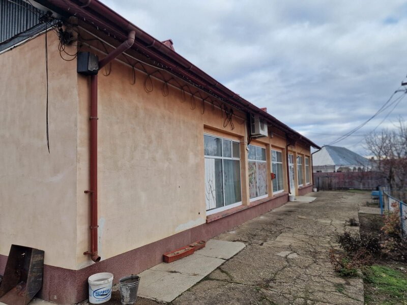 Buciumi. Se ofera spre vanzare / inchiriere cladire cu spatiu comercial