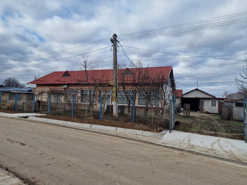 Buciumi. Se ofera spre vanzare / inchiriere cladire cu spatiu comercial