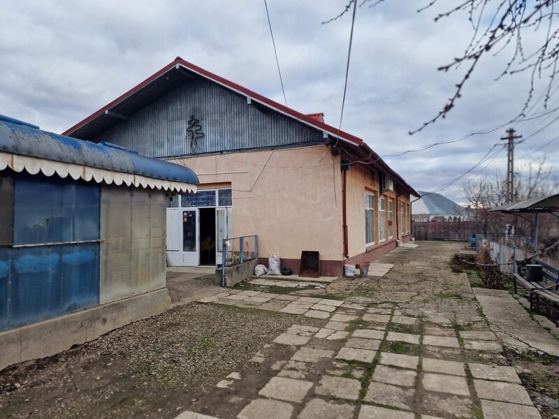 Buciumi. Se ofera spre vanzare / inchiriere cladire cu spatiu comercial