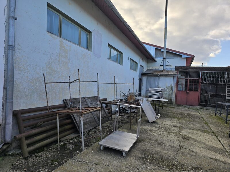 Buciumi. Se ofera spre vanzare / inchiriere cladire cu spatiu comercial