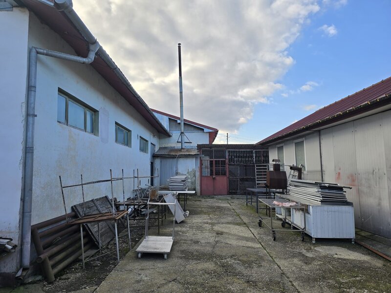 Buciumi. Se ofera spre vanzare / inchiriere cladire cu spatiu comercial