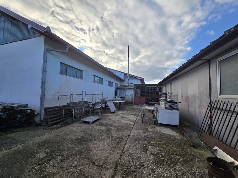 Buciumi. Se ofera spre vanzare / inchiriere cladire cu spatiu comercial